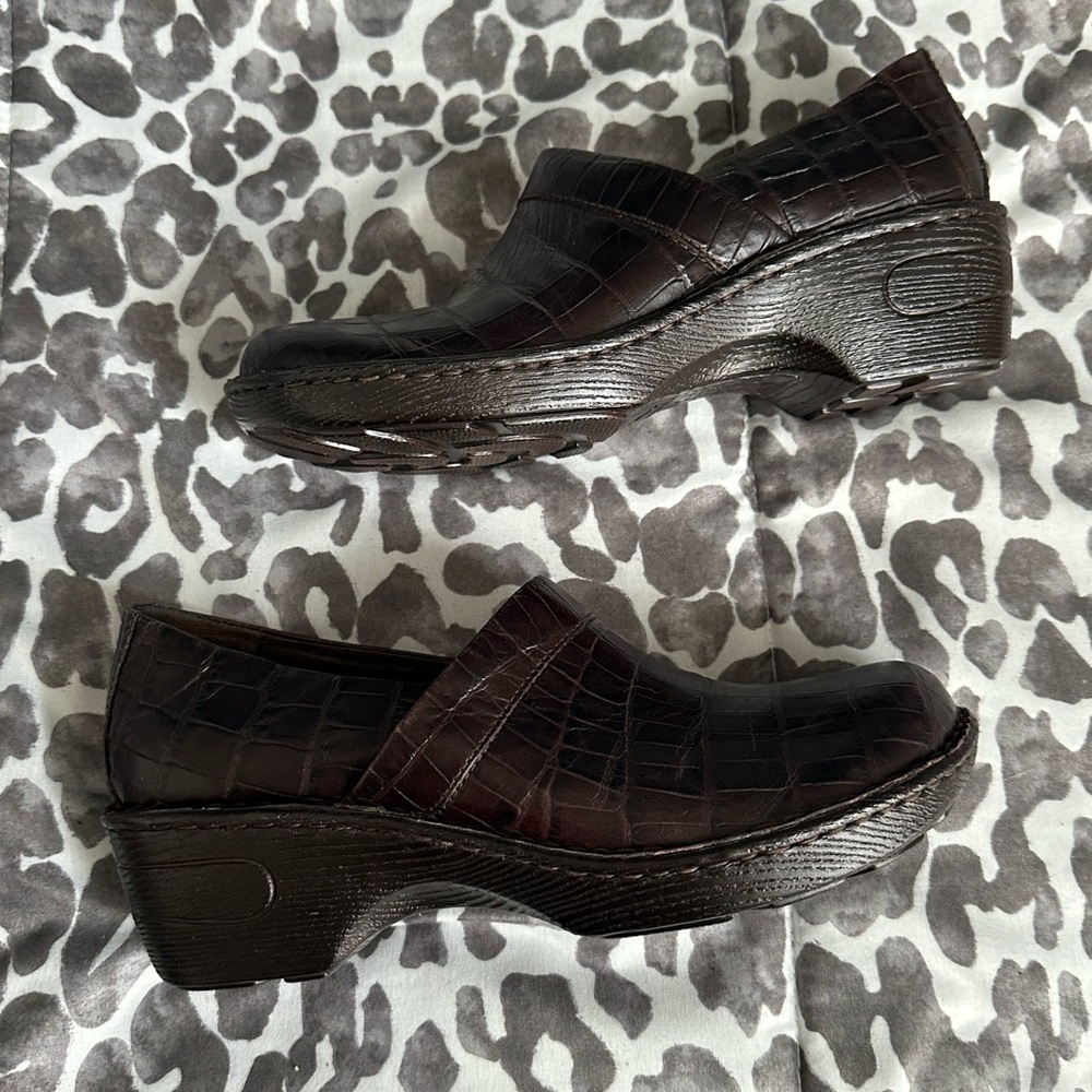 NWOB Born brown clogs sz 8.5